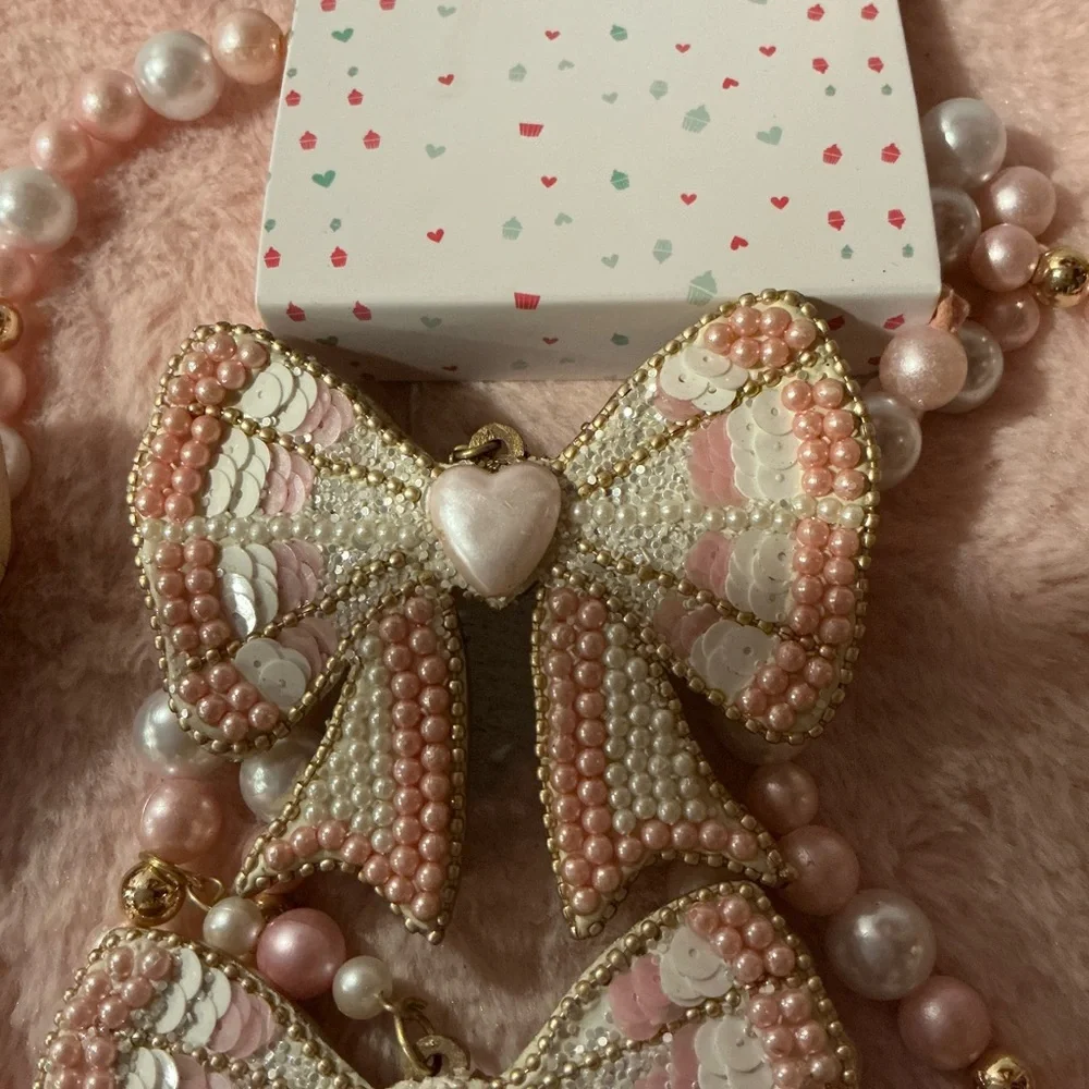 LOVE AND CUPCAKES Beaded Bow Garland Decor